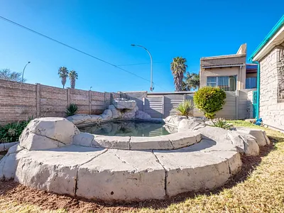 3 Bedroom House For Sale in Florida North, Roodepoort - 4k0k.webp
