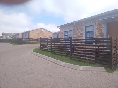 2 Bedroom Townhouse For Sale in Roodepoort - TtSe.webp