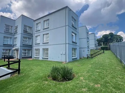 3 Bedroom Townhouse For Sale in Johannesburg - 4ebg.webp