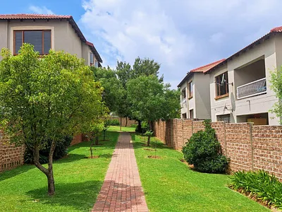 2 Bedroom Townhouse For Sale in Johannesburg - DLAk.webp