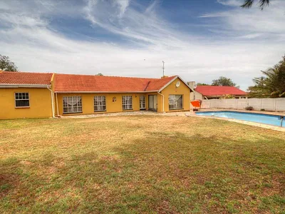 4 Bedroom House For Sale in Kempton Park - isqL.webp
