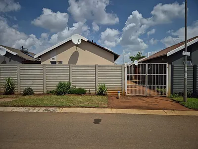 2 Bedroom House For Sale in Alberton - 05k3.webp