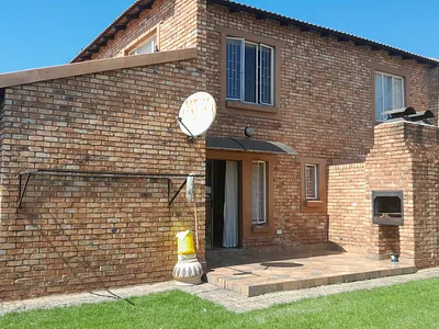 3 Bedroom Townhouse For Sale in Kempton Park - yw2h.webp