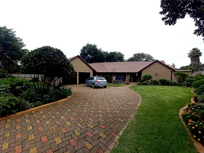 4 Bedroom House For Sale in Kempton Park - zdtg.webp