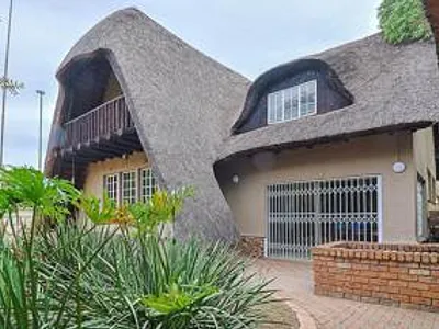 4 Bedroom House For Sale in Alberton - Qp6T.webp