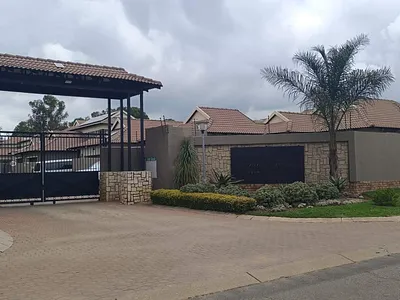 3 Bedroom Townhouse For Sale in Kempton Park - lSCf.webp