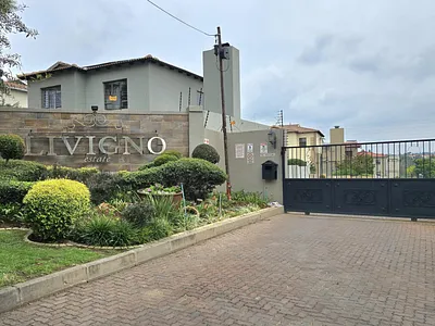 3 Bedroom Townhouse For Sale in Roodepoort - QkWA.webp