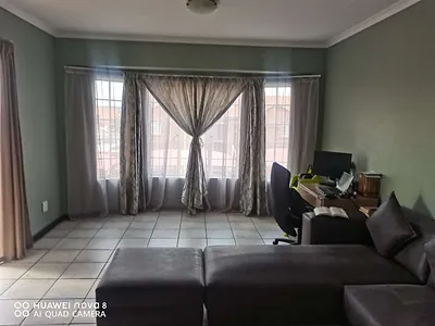2 Bedroom Apartment For Sale in Johannesburg - gImK.webp