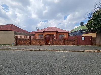2 Bedroom House For Sale in Johannesburg - oZWa.webp
