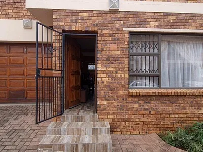 3 Bedroom Townhouse For Sale in Alberton - m5J2.webp