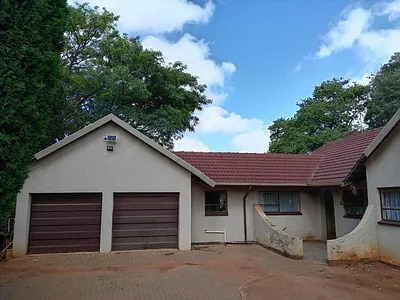 3 Bedroom House For Sale in Kempton Park - kTOx.webp