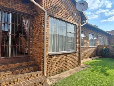 3 Bedroom Townhouse For Sale in Alberton - IuBg.webp