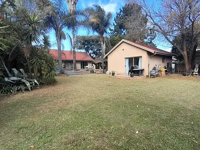 3 Bedroom House For Sale in Kempton Park - UMft.webp