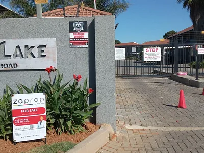 2 Bedroom Apartment For Sale in Kempton Park - wsAW.webp