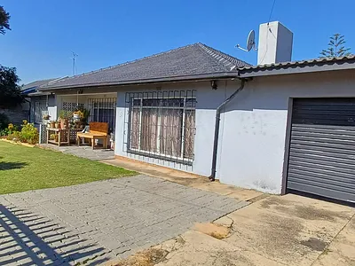 3 Bedroom House For Sale in Johannesburg - rAfo.webp