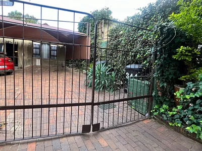 2 Bedroom House For Sale in Johannesburg - 6kYb.webp