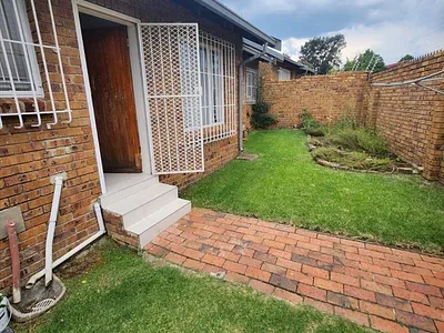 3 Bedroom Townhouse For Sale in Kempton Park - jQEI.webp