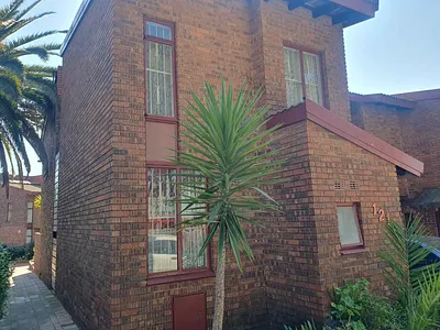 3 Bedroom Townhouse For Sale in Johannesburg - eCVT.webp