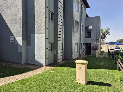 2 Bedroom Apartment For Sale in Boksburg - ETef.webp