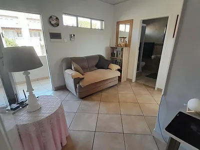 2 Bedroom Townhouse For Sale in Kempton Park - R117.webp