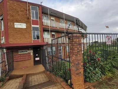 2 Bedroom Apartment For Sale in Kempton Park - gkrK.webp