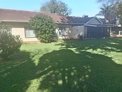 4 Bedroom House For Sale in Kempton Park - 6wHb.webp