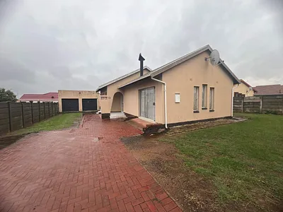 3 Bedroom House For Sale in Germiston - vKa2.webp