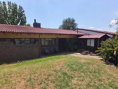 3 Bedroom House For Sale in Kempton Park - O3cS.webp
