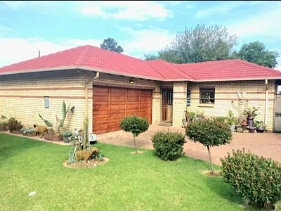 2 Bedroom Townhouse For Sale in Alberton - zmU8.webp