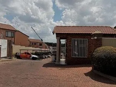 2 Bedroom Townhouse For Sale in Johannesburg - WJ66.webp