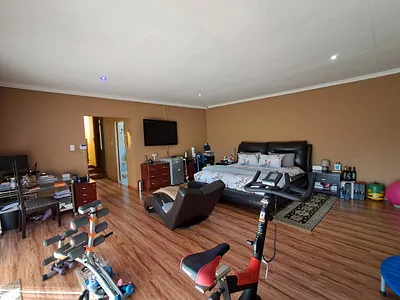 4 Bedroom House For Sale in Johannesburg - RpJK.webp