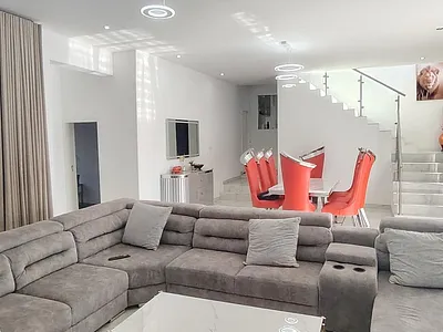 7 Bedroom House For Sale in Johannesburg - qHB0.webp