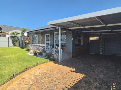 4 Bedroom House For Sale in Johannesburg - ISuw.webp