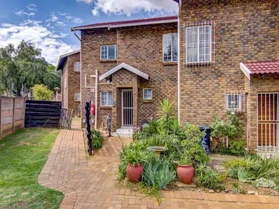 2 Bedroom Townhouse For Sale in Kempton Park - eosU.webp