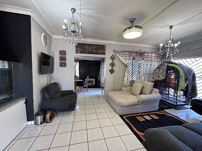 4 Bedroom House For Sale in Johannesburg - o0wV.webp
