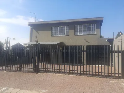 4 Bedroom House For Sale in Johannesburg - OFhX.webp