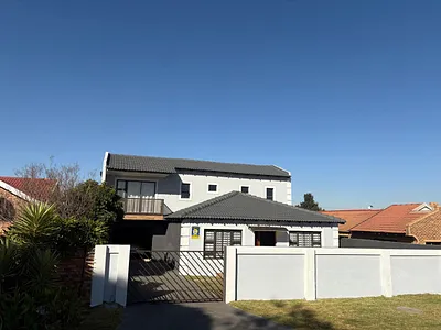 5 Bedroom House For Sale in Johannesburg - QjJl.webp