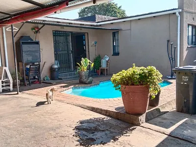 5 Bedroom House For Sale in Johannesburg - 7Pny.webp