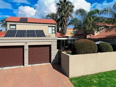 4 Bedroom Townhouse For Sale in Kempton Park - ejWe.webp