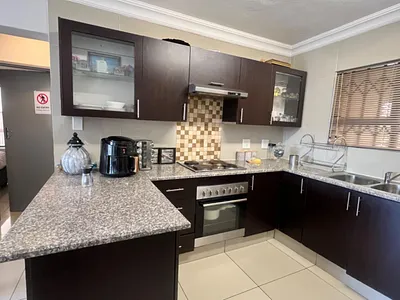 3 Bedroom Townhouse To Rent in Johannesburg - img