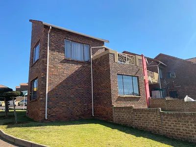 3 Bedroom Townhouse For Sale in Johannesburg - Z4mb.webp