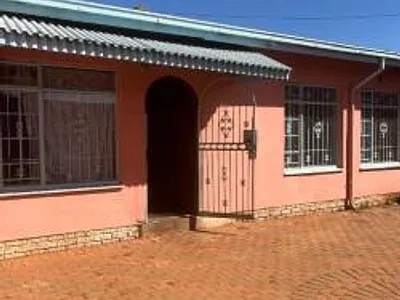 3 Bedroom House For Sale in Johannesburg - WXKc.webp