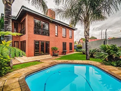 4 Bedroom House For Sale in Kempton Park - LJHq.webp