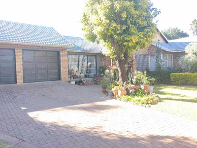 4 Bedroom House For Sale in Johannesburg - sXmH.webp
