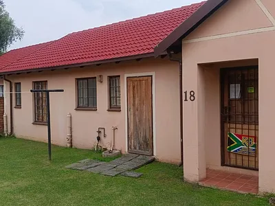 3 Bedroom Townhouse For Sale in Johannesburg - sNmn.webp