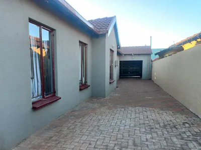 3 Bedroom House For Sale in Boksburg - SaH2.webp