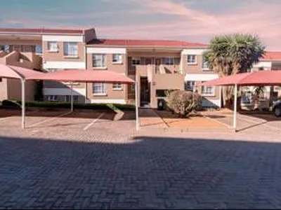 2 Bedroom Townhouse For Sale in Johannesburg - Sm1q.webp