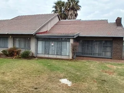 5 Bedroom House For Sale in Kempton Park - m1js.webp
