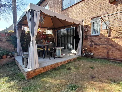 3 Bedroom Townhouse For Sale in Glen Marais, Kempton Park - ewrF.webp