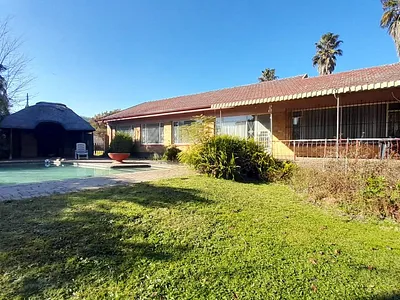 3 Bedroom House For Sale in Kempton Park - Dt6D.webp